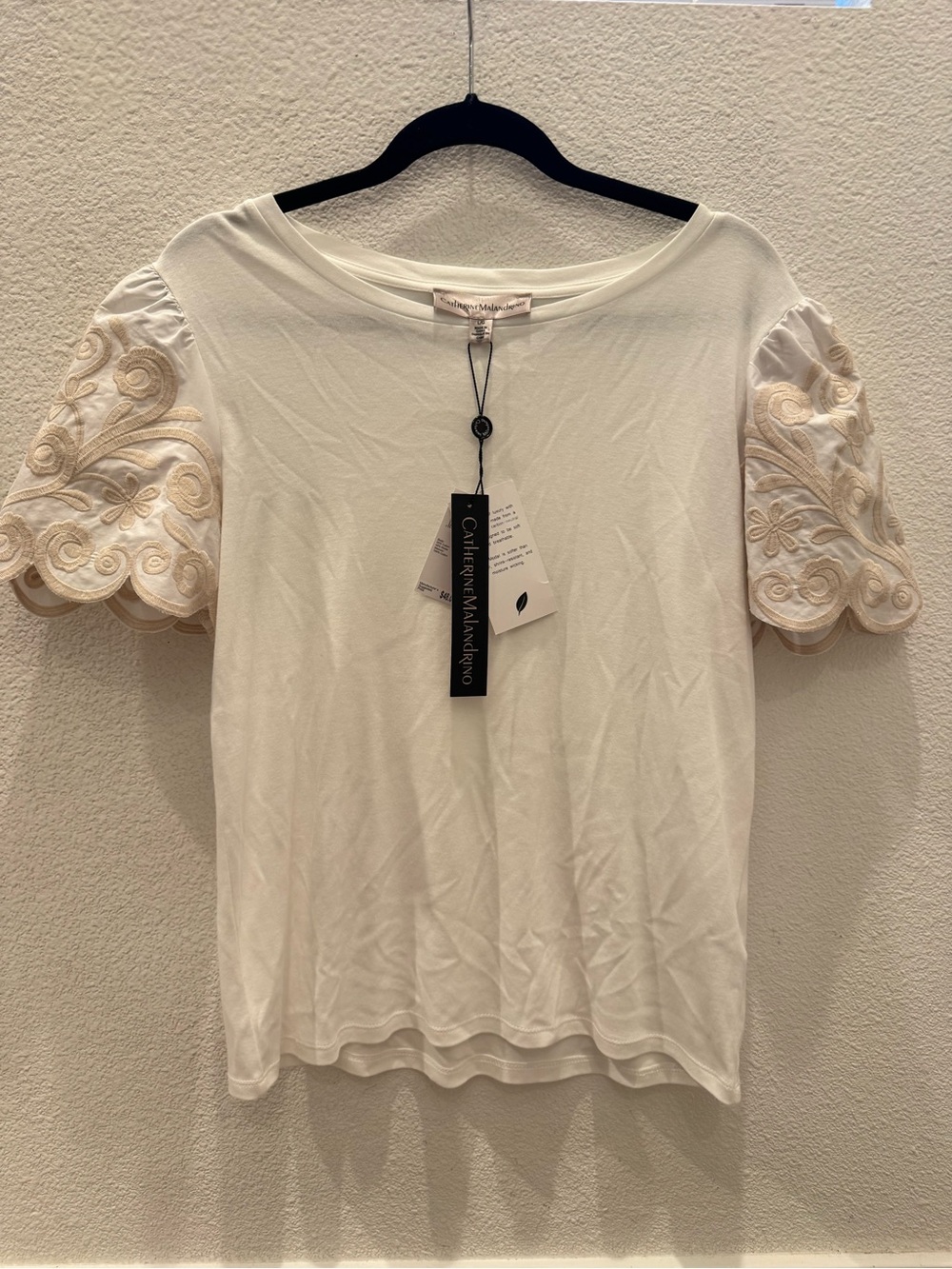 NWT Catherine Malandrino white short-sleeve tee w/ scalloped floral embroiderey